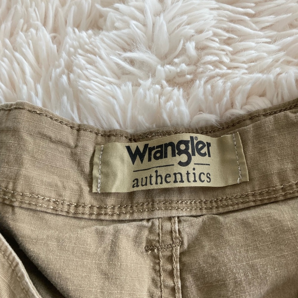 Wrangler Men's Khaki Cargo Shorts - Picture 2 of 4